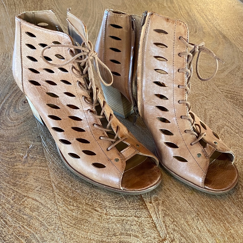 Paul Green “Bali” $400 Real Leather Lace-up Booties